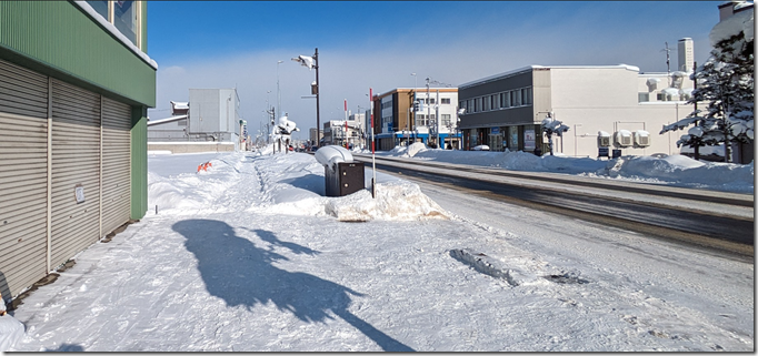 いわた書店の前